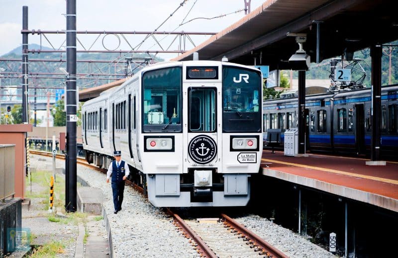 岡山藝術行李箱觀光列車 岡山藝術行李箱觀光列車 岡山出發文青藝術風的JR觀光列車